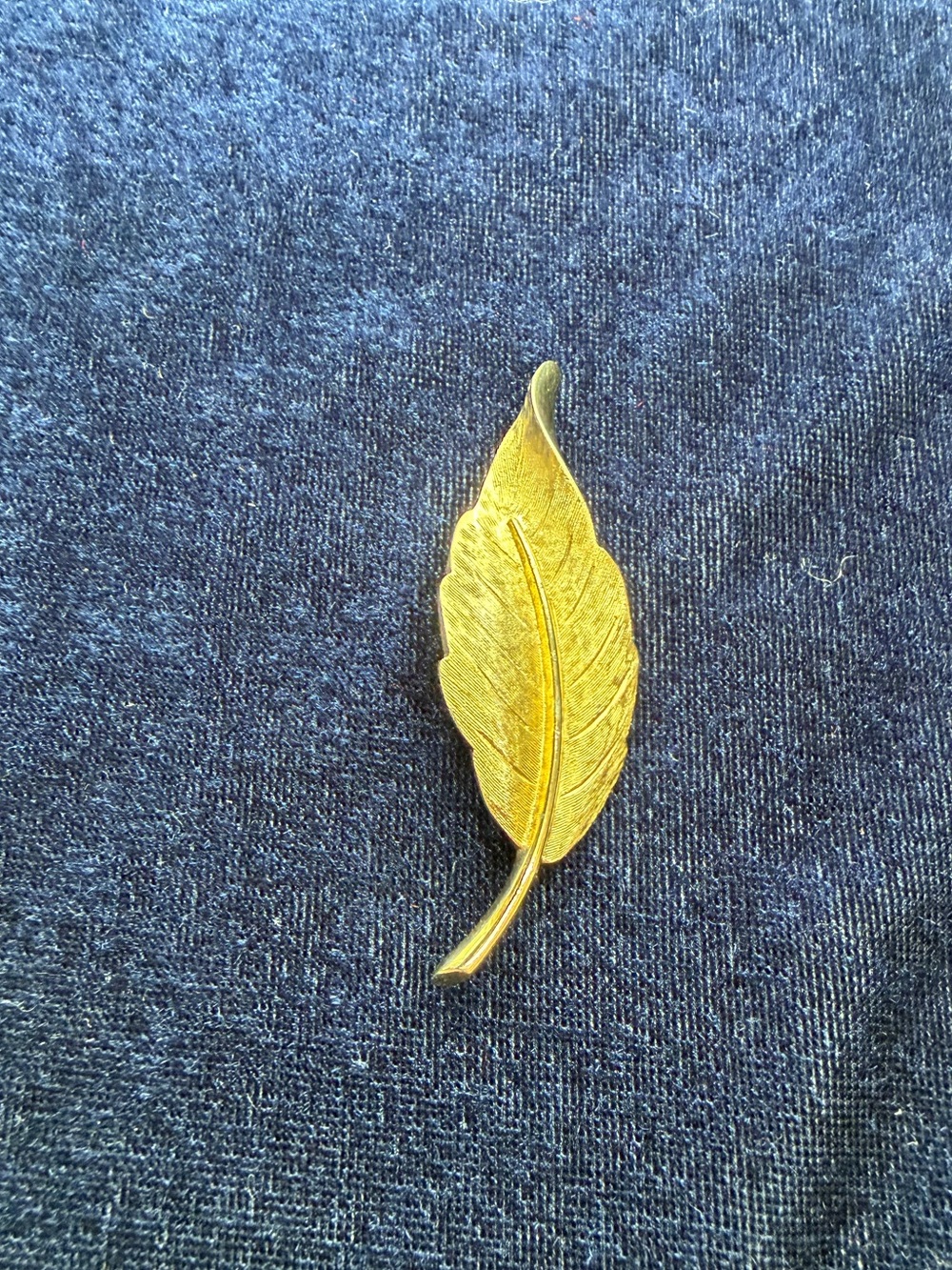 Avon Gold Tone Leaf Brooch
